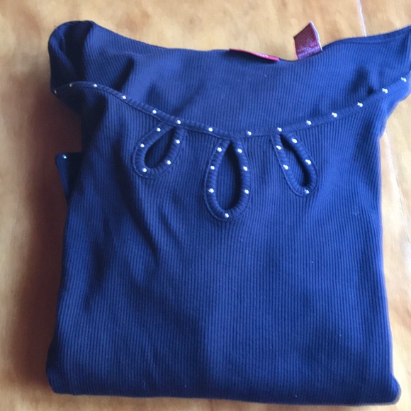 Top - Picture 3 of 4